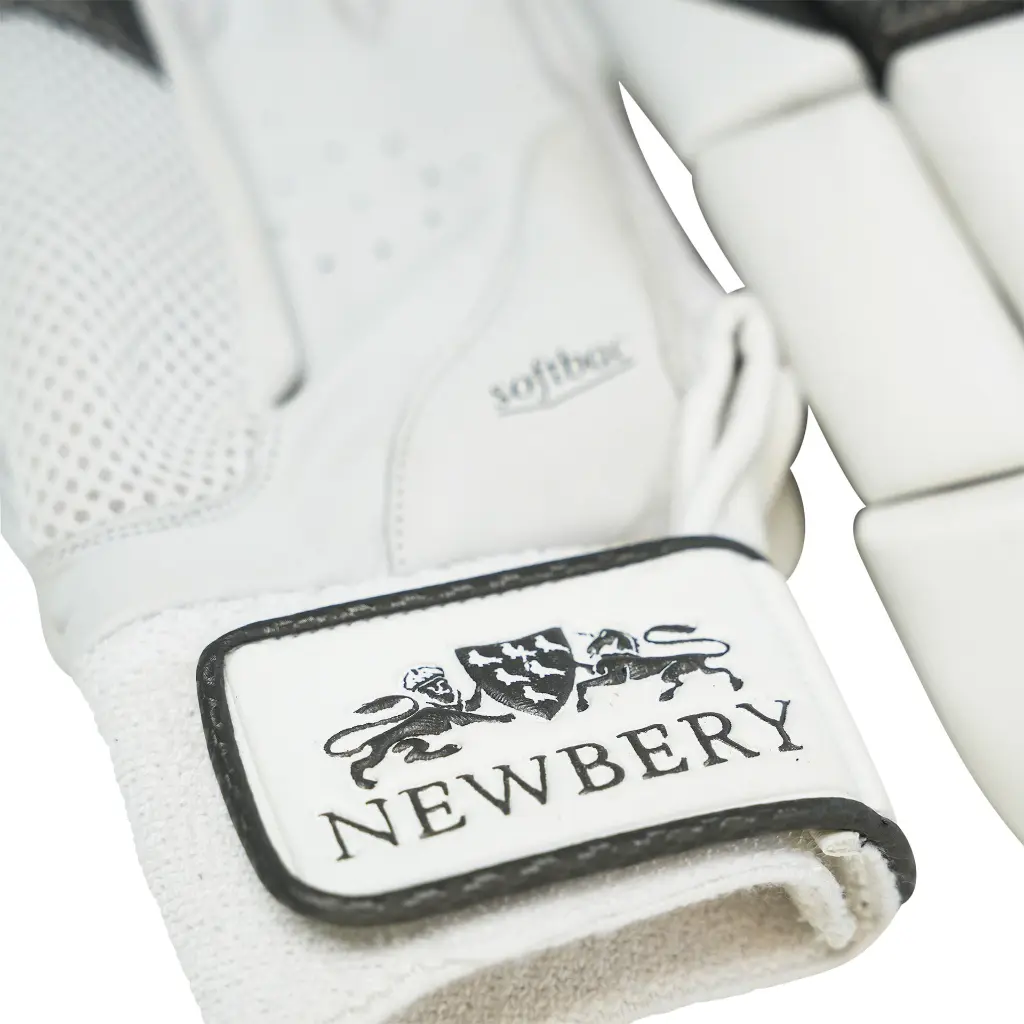 PLAYER GLOVE STRAP.webp